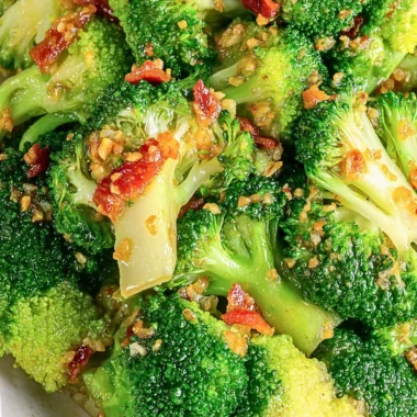 Asian broccoli with garlic sauce and crispy bacon dish