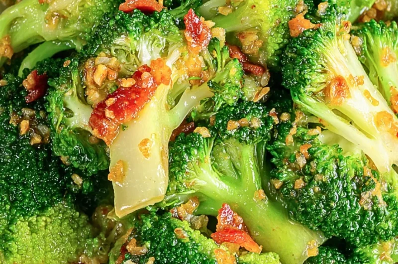 Asian broccoli with garlic sauce and crispy bacon dish