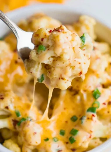 Delicious bowl of creamy cauliflower mac and cheese topped with breadcrumbs