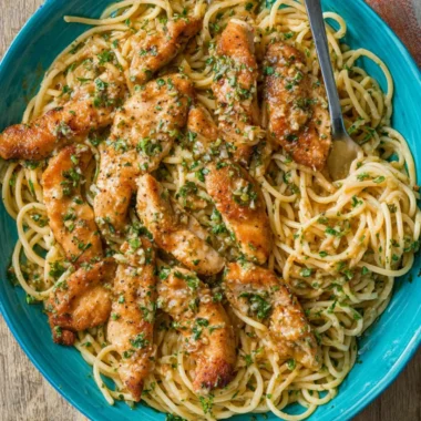 Delicious Chicken Scampi Pasta with garlic sauce and tender chicken slices