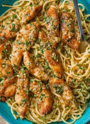 Delicious Chicken Scampi Pasta with garlic sauce and tender chicken slices