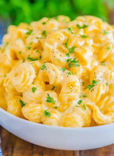Bowl of creamy mac and cheese topped with breadcrumbs